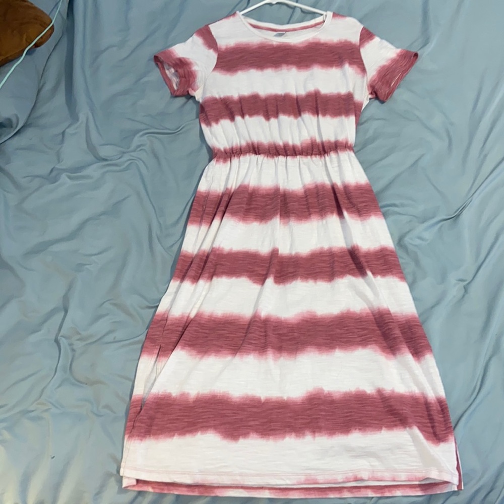 Dress hits mid-calf. 4 inch slit at bottom.